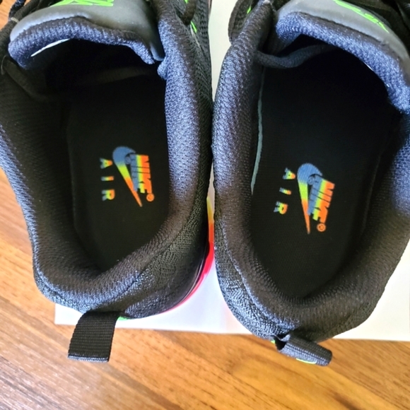 Nike Air Zoom Sneakers, Size Mens-8.5 or Womens-10, UNISEX - Picture 7 of 9